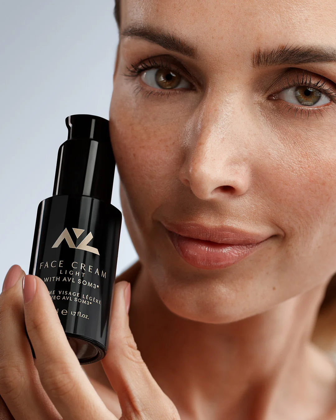 AV Laboratories Face Cream Light – lekki krem do twarzy do codziennej pielęgnacji skóry