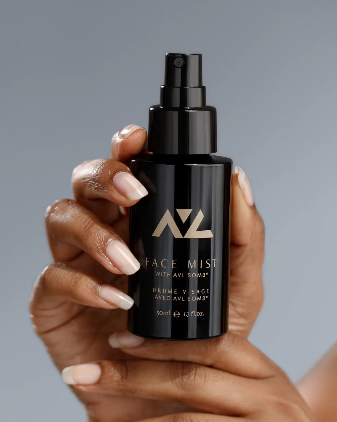 AV Laboratories Face Mist – regenerująca mgiełka do twarzy marki AV Laboratories