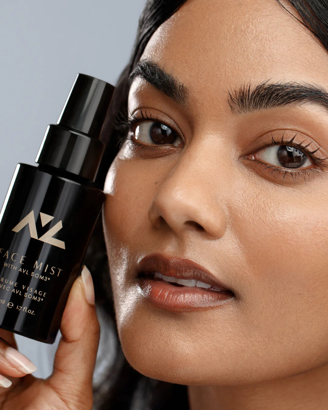 AV Laboratories Face Mist – nawilżająca mgiełka do twarzy z biotechnologiczną formułą pielęgnacyjną